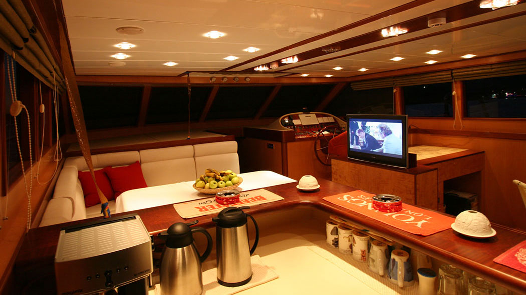 2007 Mural Yachts Serenity 86 for charter (photo 5)