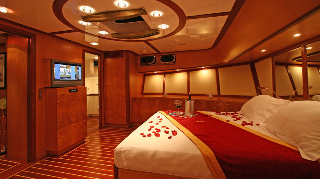 2007 Mural Yachts Serenity 86 for charter (photo 6)