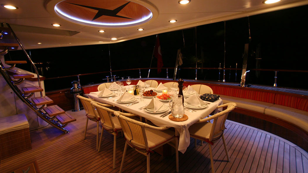 2007 Mural Yachts Serenity 86 for charter (photo 8)