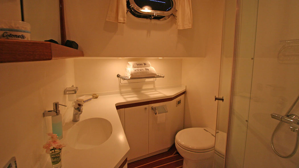 2007 Mural Yachts Serenity 86 for charter (photo 9)