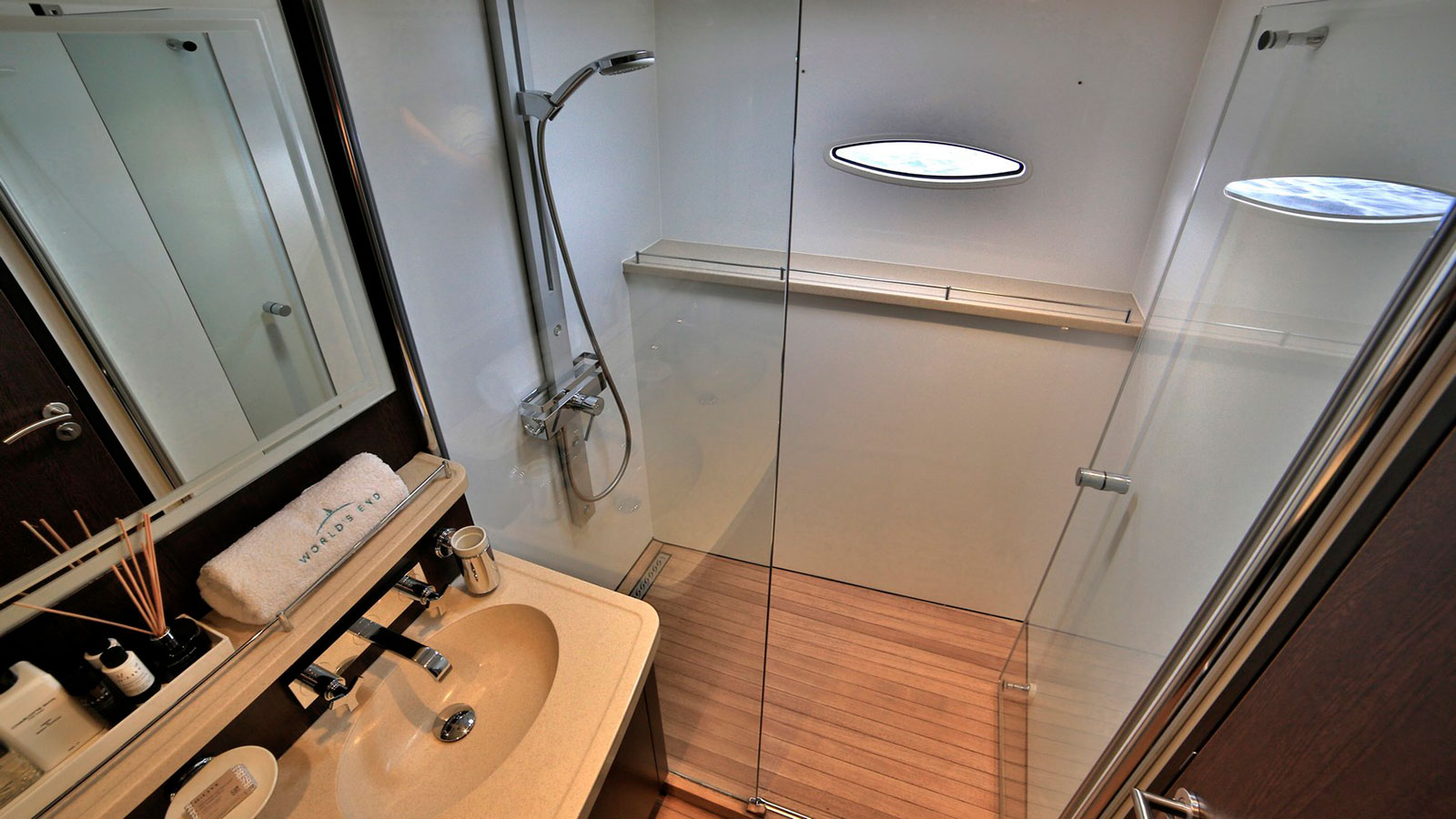 2011 Fountaine Pajot Galathea 65 zu chartern (photo 9)