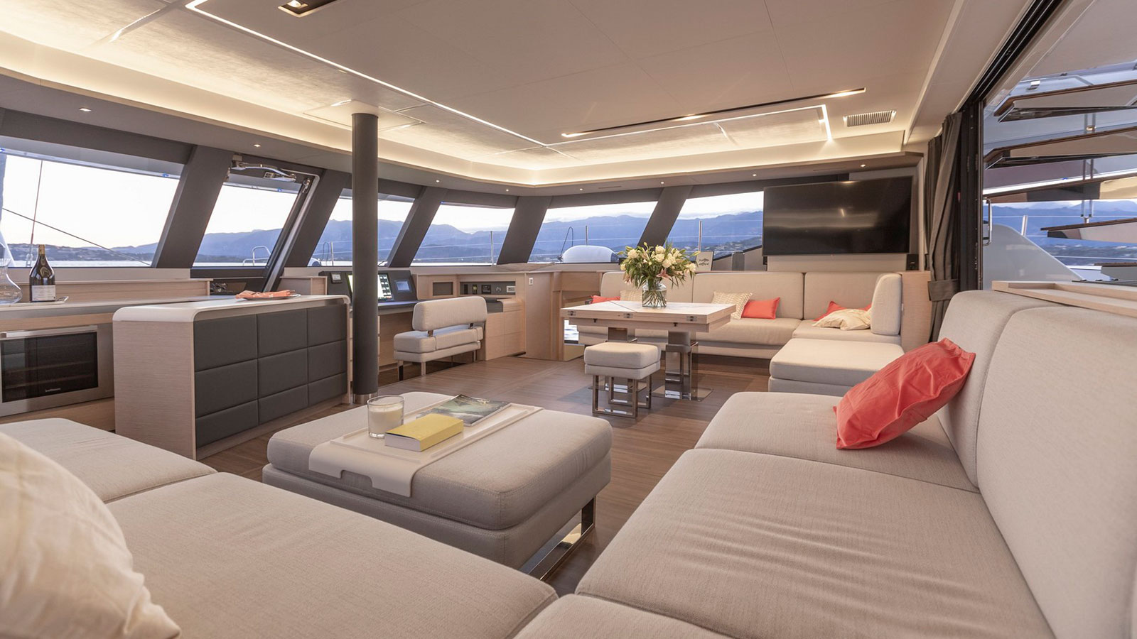 2019 Fountaine Pajot Aether te huur (photo 3)