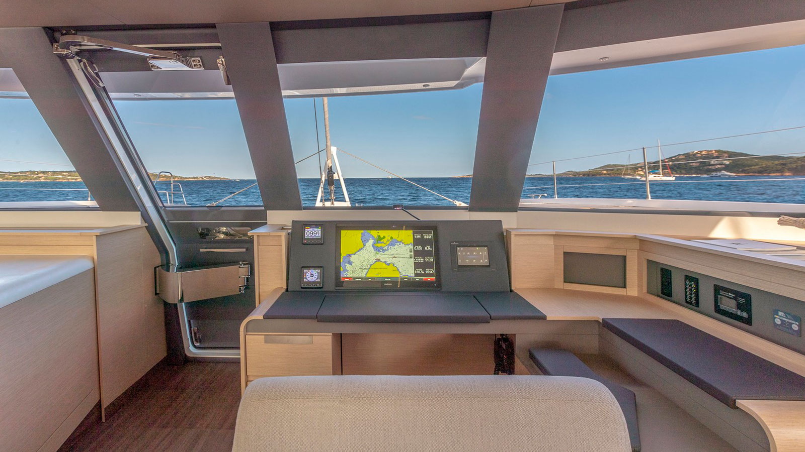 2019 Fountaine Pajot Aether te huur (photo 5)