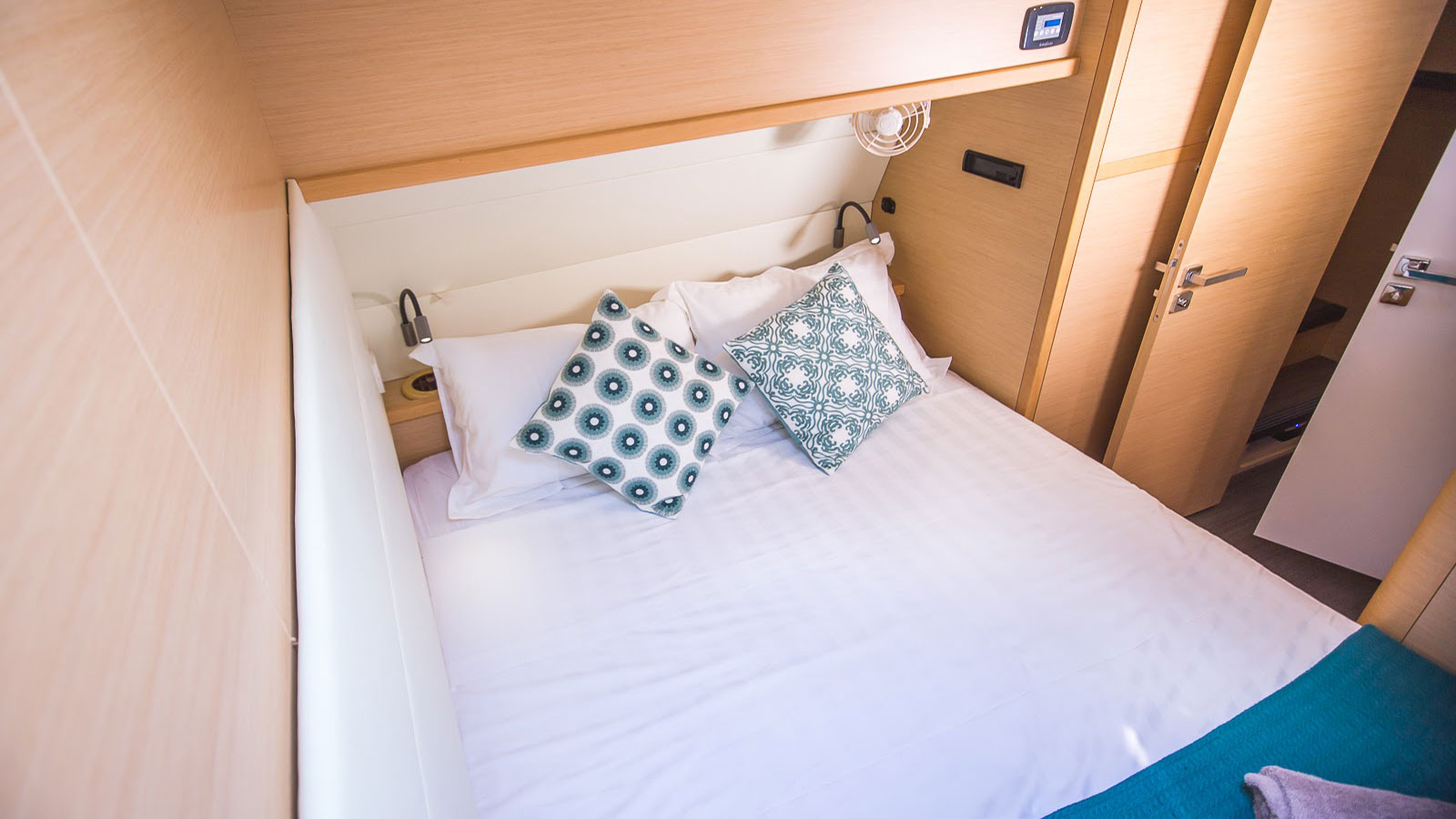 2016 Lagoon 52F for charter (photo 13)