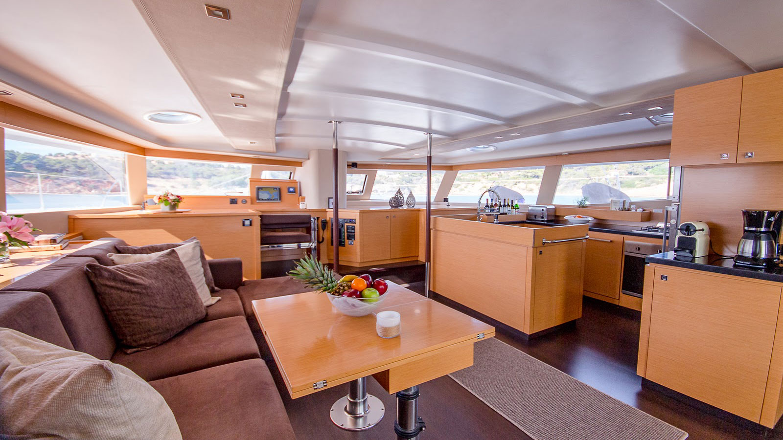 2013 Fountaine Pajot High Five te huur (photo 3)