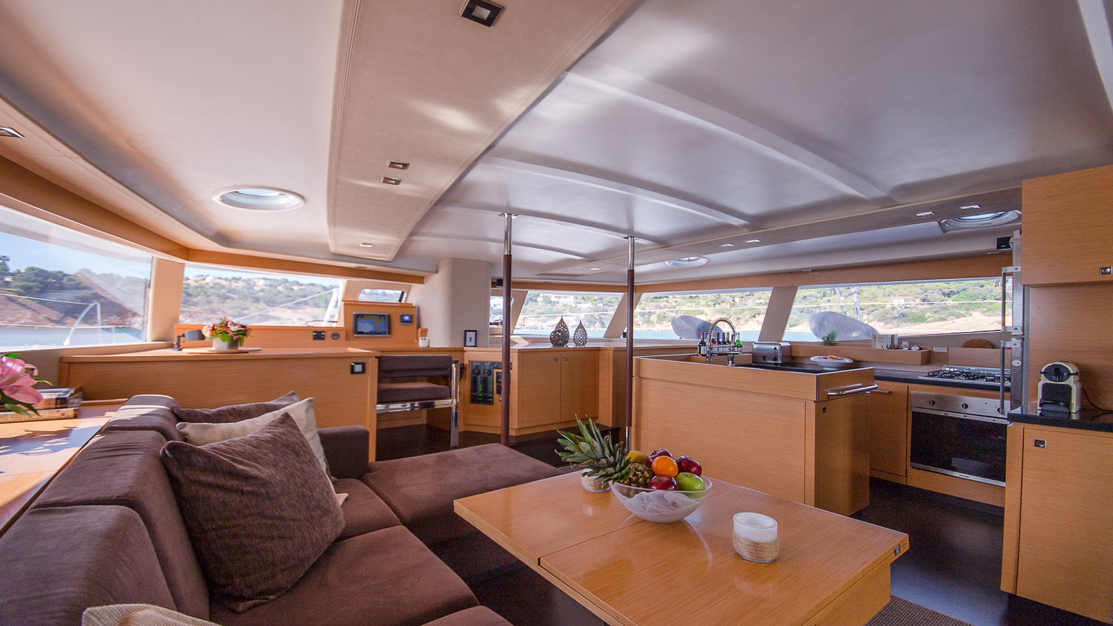 2013 Fountaine Pajot High Five te huur (photo 5)