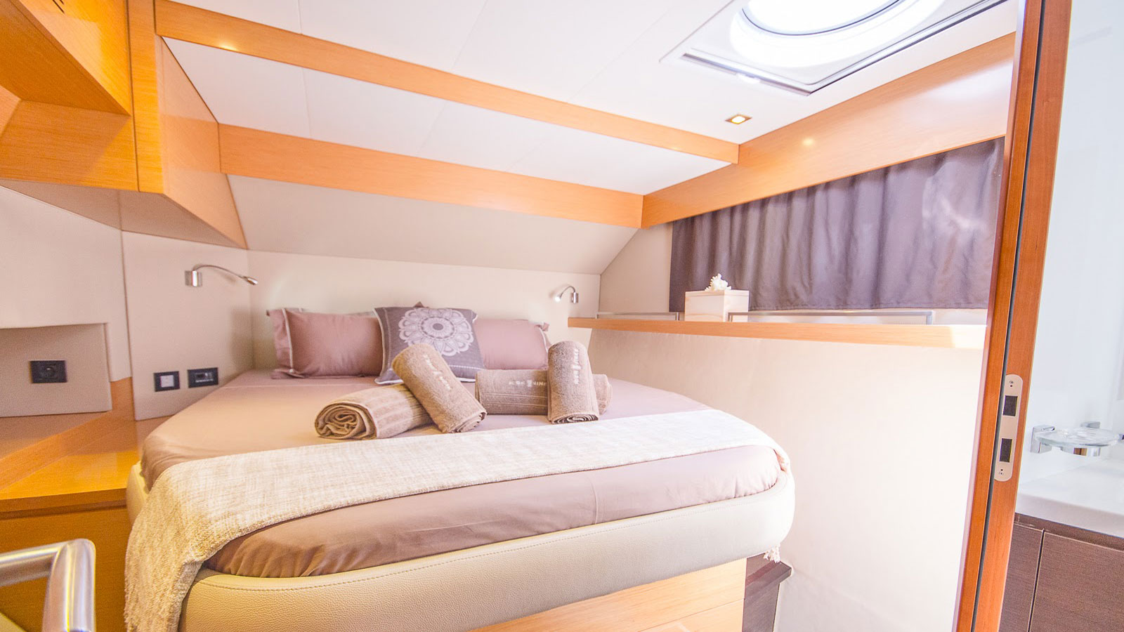 2013 Fountaine Pajot High Five te huur (photo 6)