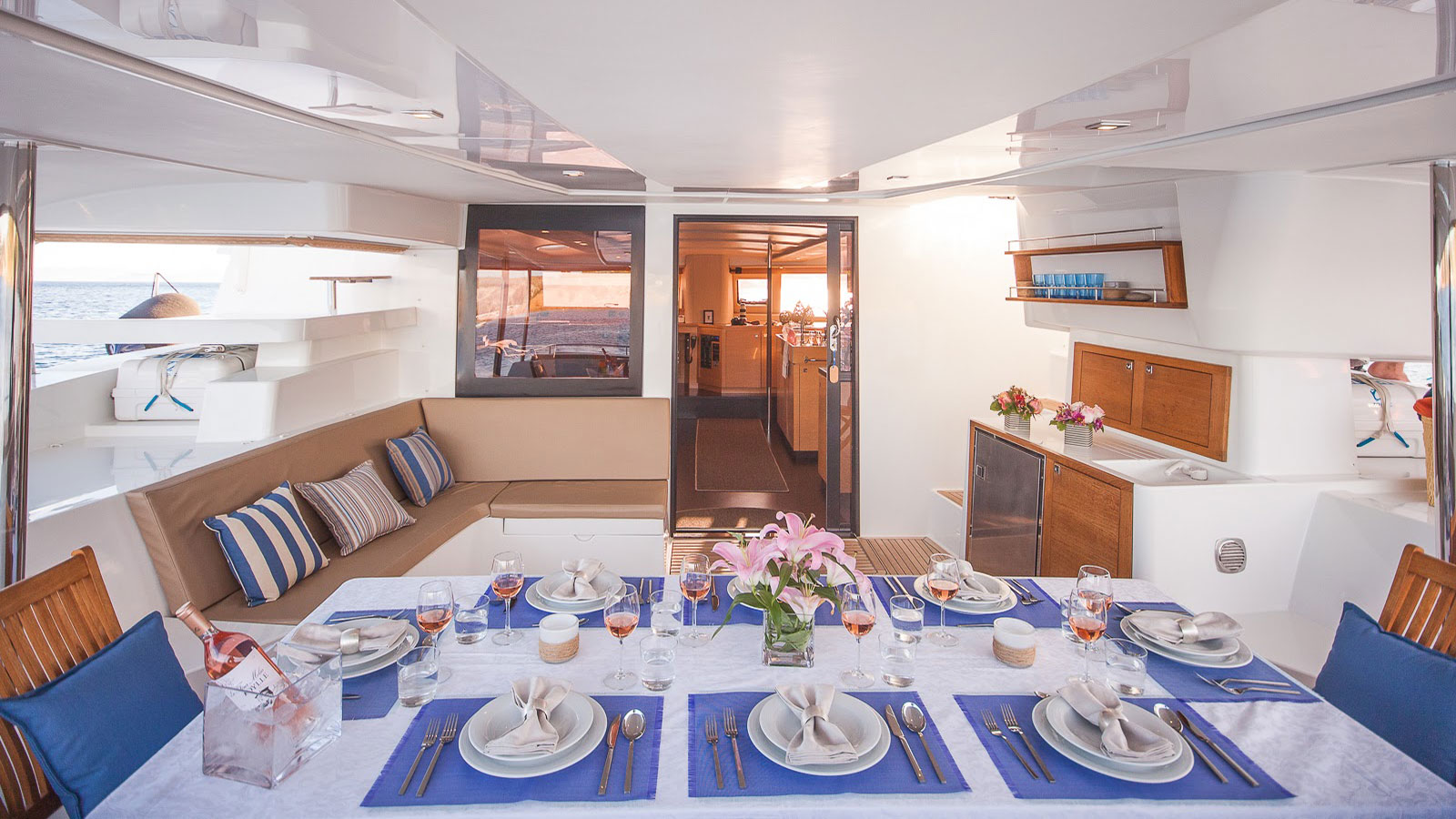 2013 Fountaine Pajot High Five te huur (photo 12)