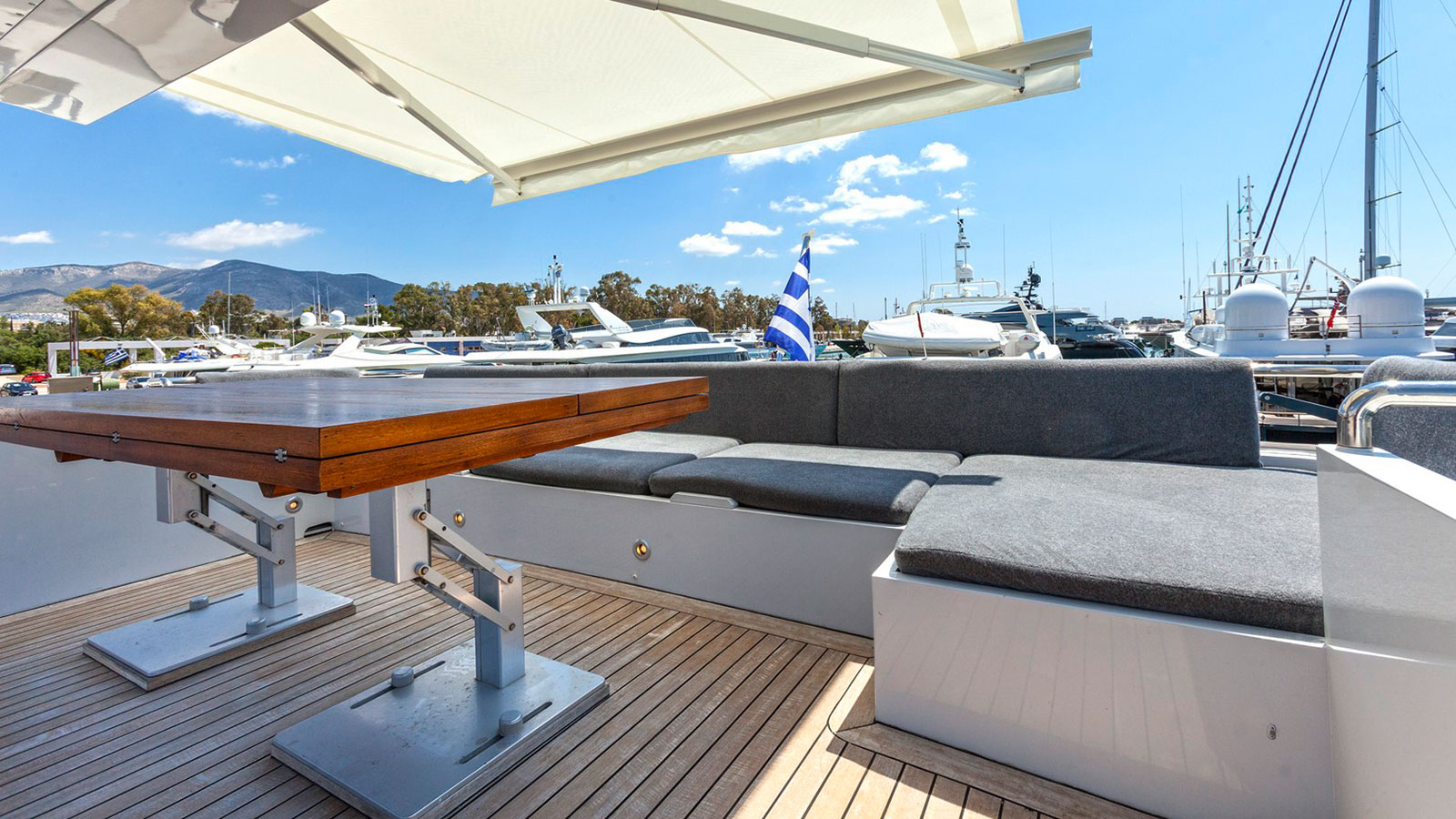 2004 Admiral Yachts Tropicana for charter (photo 6)