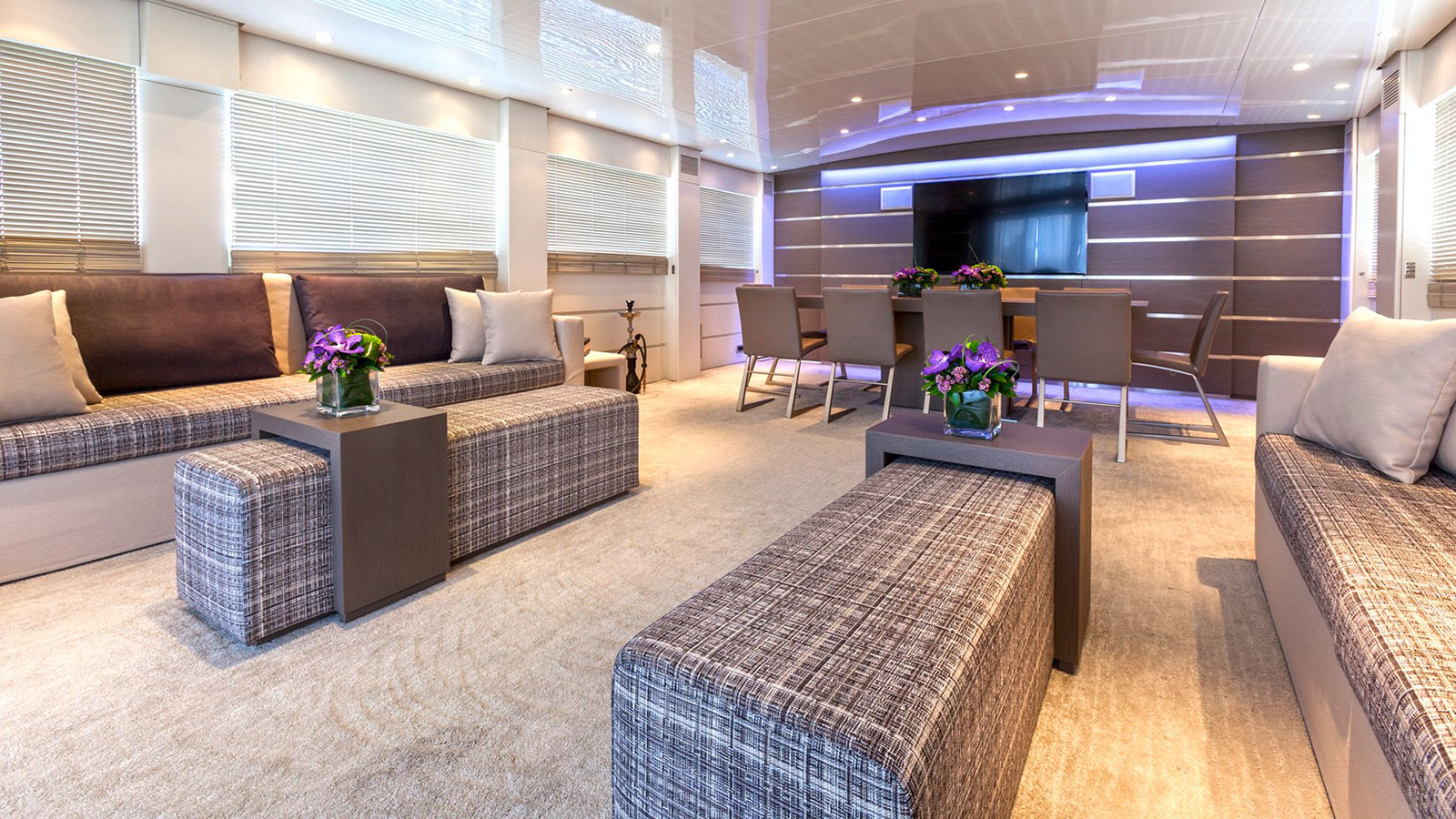 2004 Admiral Yachts Tropicana for charter (photo 8)