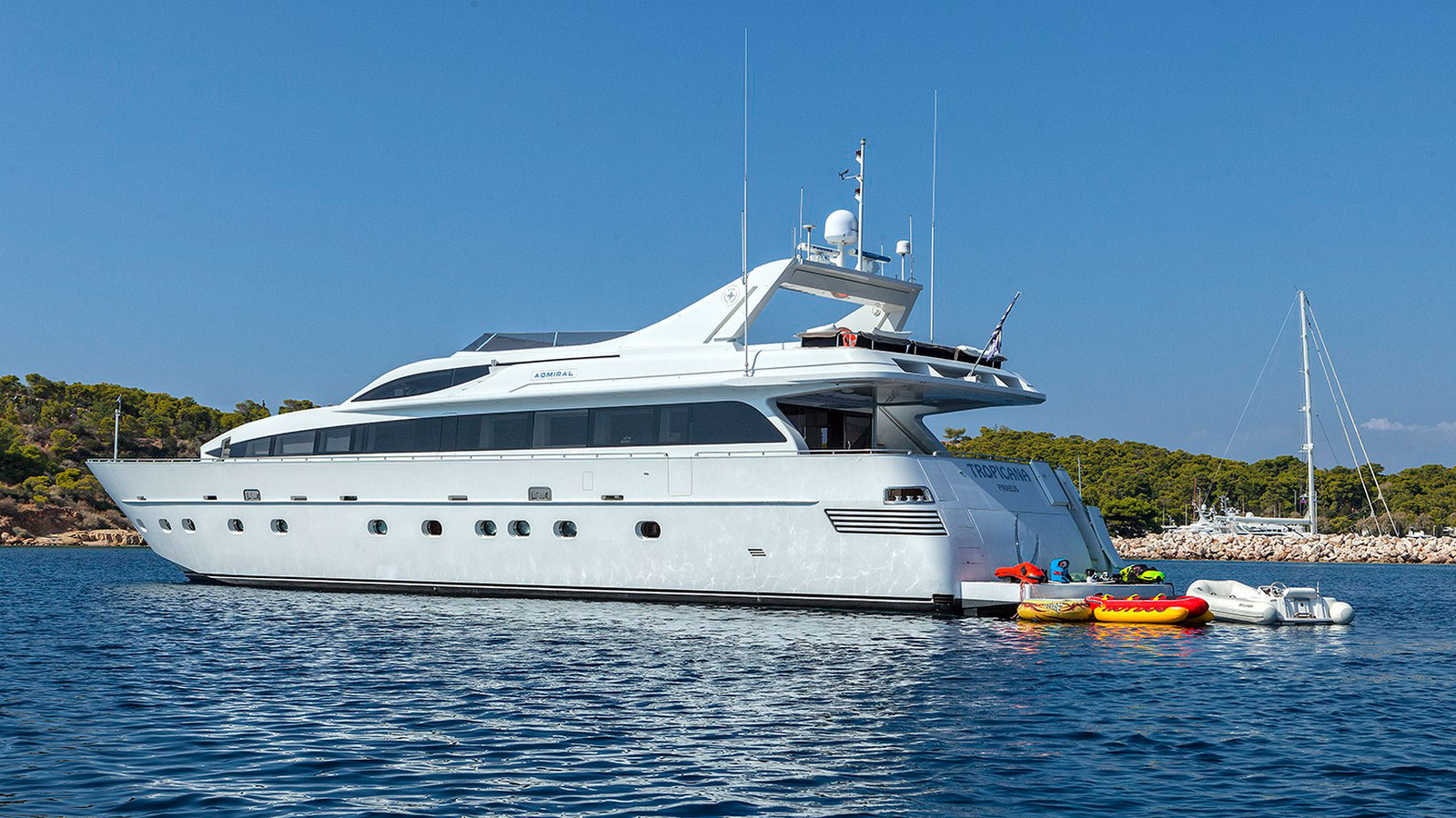 2004 Admiral Yachts Tropicana for charter (photo 10)