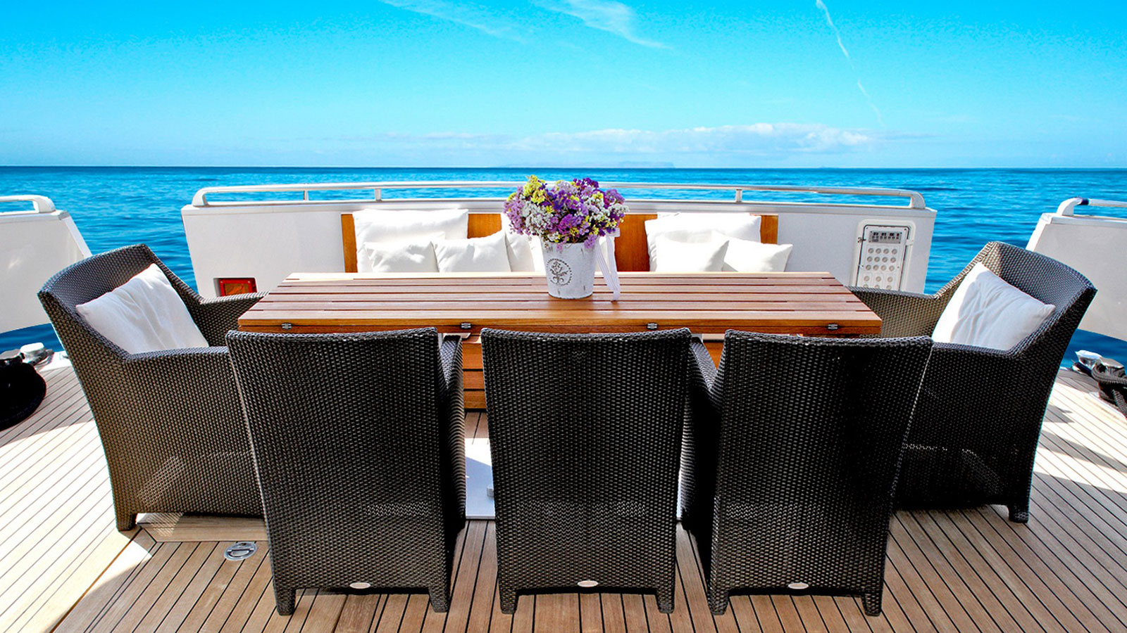 2004 Admiral Yachts Tropicana for charter (photo 13)