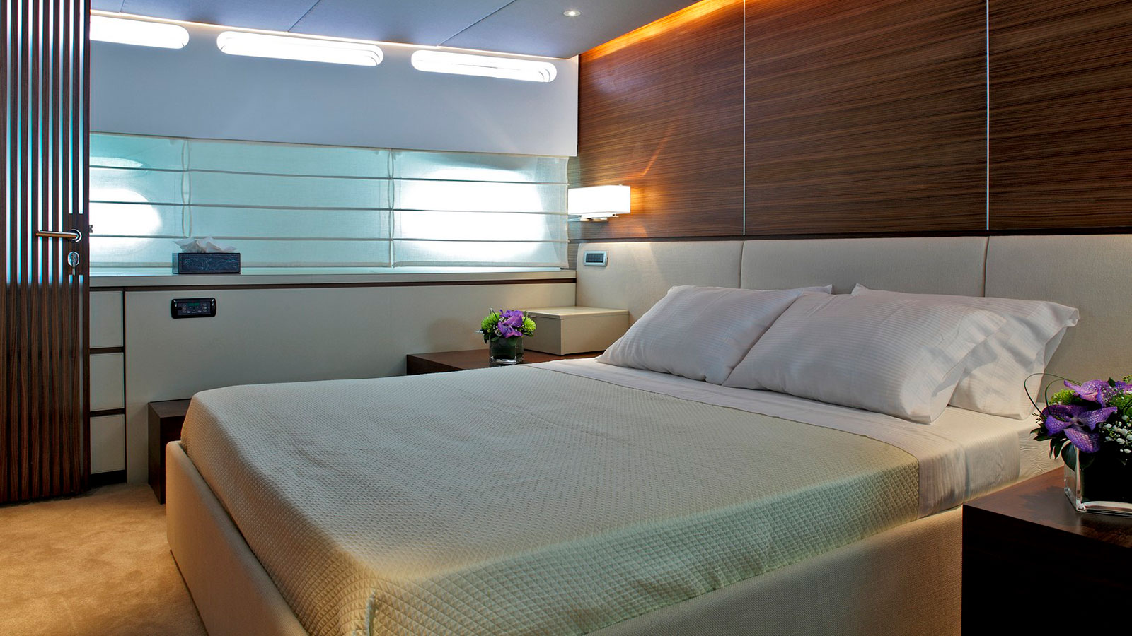 2004 Admiral Yachts Tropicana for charter (photo 16)