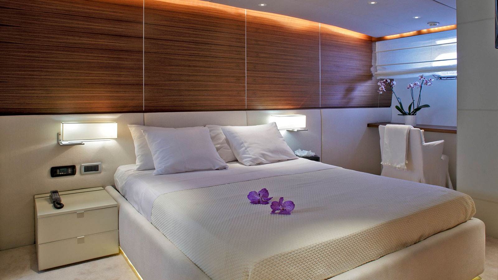 2004 Admiral Yachts Tropicana for charter (photo 17)