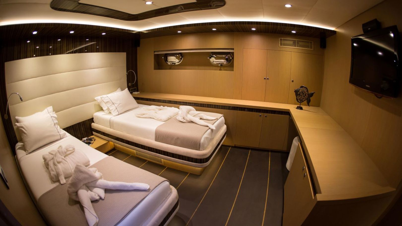 2009 Ada Yacht Works Le Pietre na czarter (photo 12)