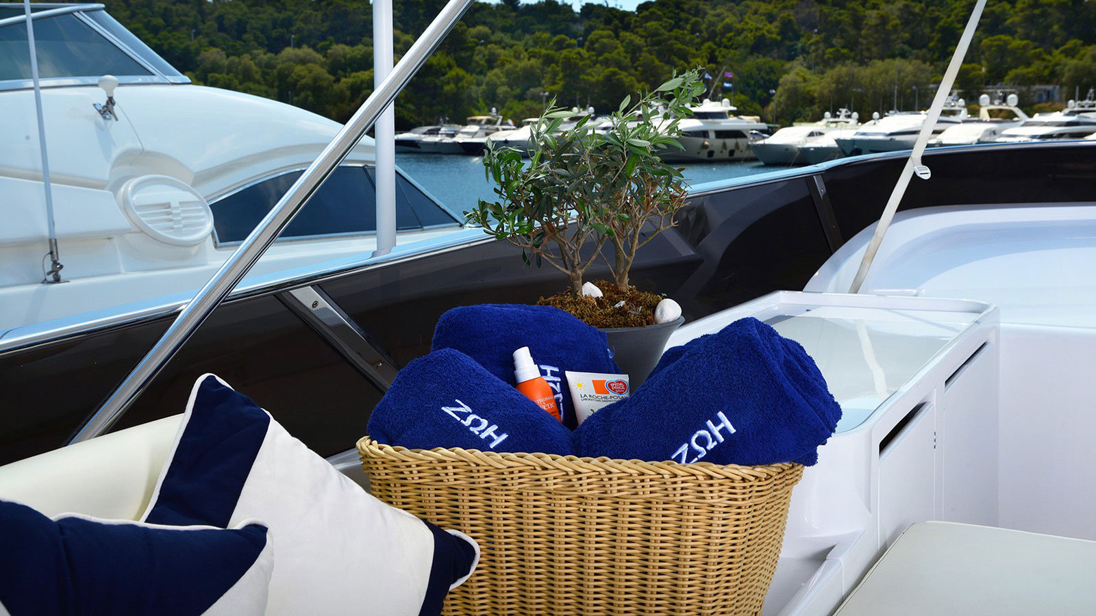 1999 Admiral Yachts Zoi a noleggio (photo 13)