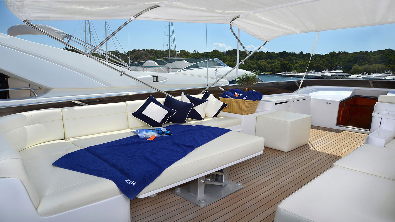 1999 Admiral Yachts Zoi a noleggio (photo 15)