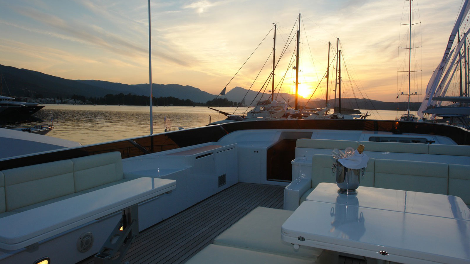 1999 Admiral Yachts Zoi a noleggio (photo 16)