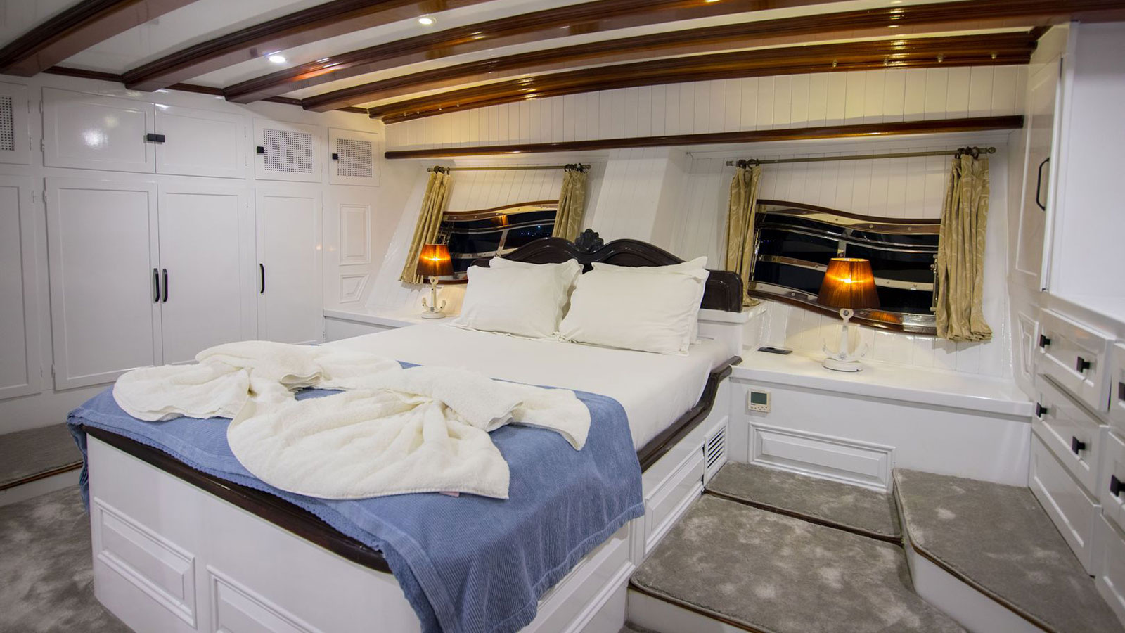2004 Custom Built Grande Mare te huur (photo 5)