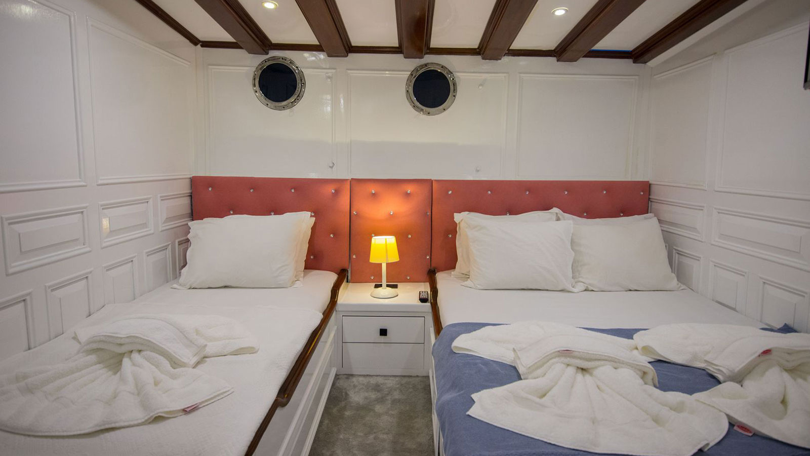 2004 Custom Built Grande Mare te huur (photo 10)