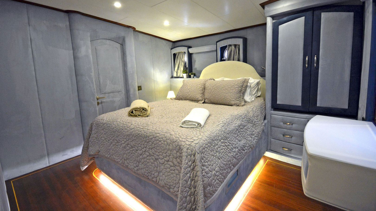 2008 Custom Bella Mare te huur (photo 8)