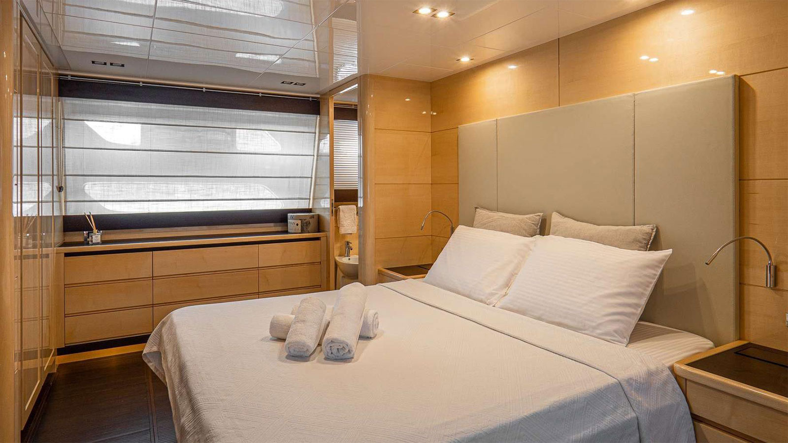 2011 Canados Liberata for charter (photo 6)