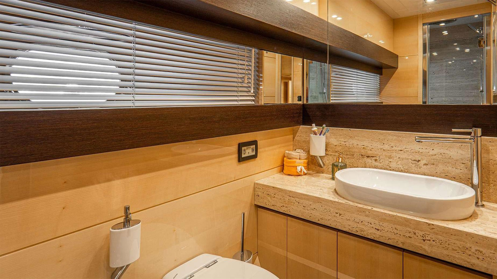 2011 Canados Liberata for charter (photo 12)