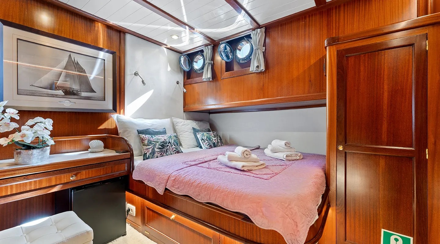 2004 Aegean Yachts Smart Sprit 1 for charter (photo 7)