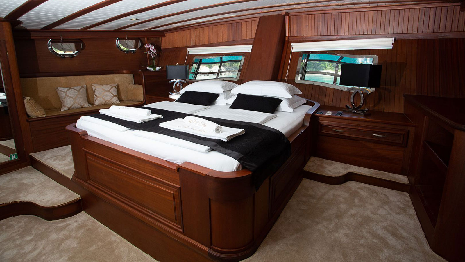 2014 Custom Built Dolce Vita zu chartern (photo 11)