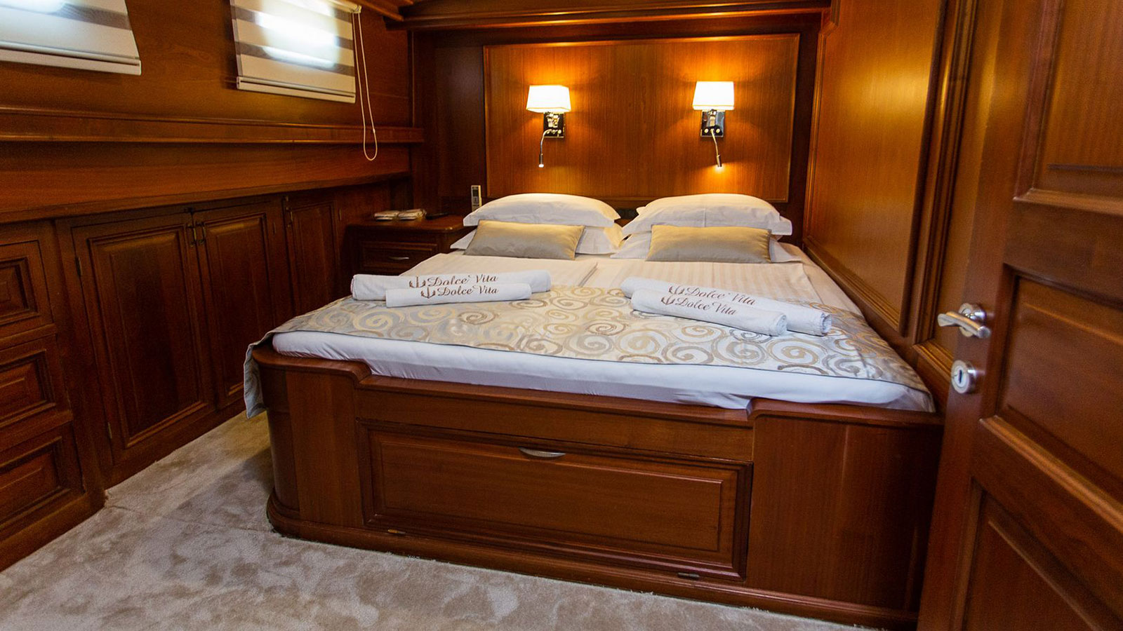2014 Custom Built Dolce Vita zu chartern (photo 13)