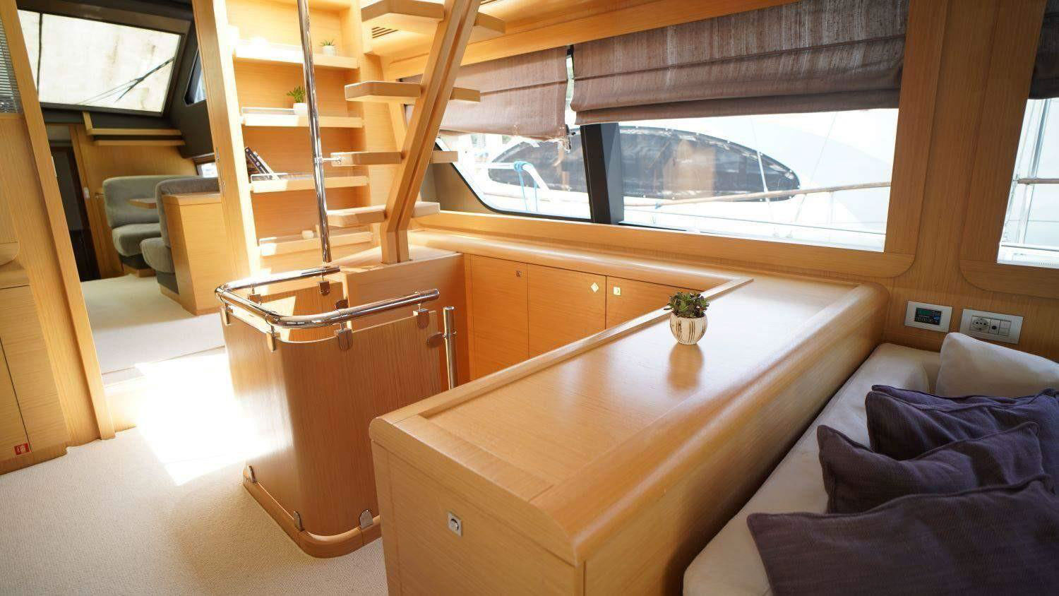 2015 Ferretti 800 for charter (photo 3)