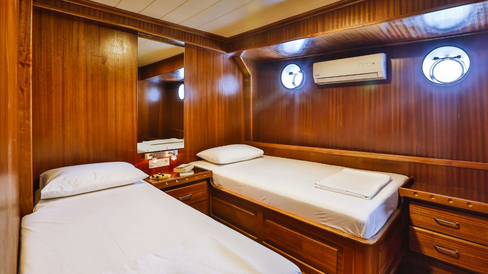 2014 Custom Built Victoria na czarter (photo 5)