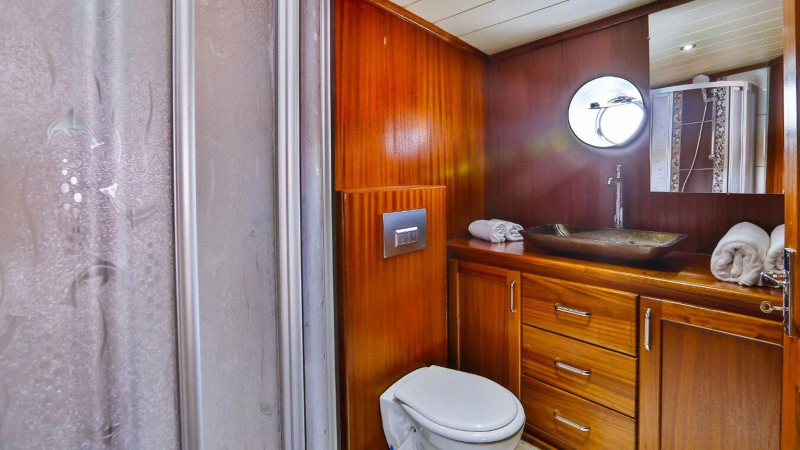 2014 Custom Built Victoria na czarter (photo 10)