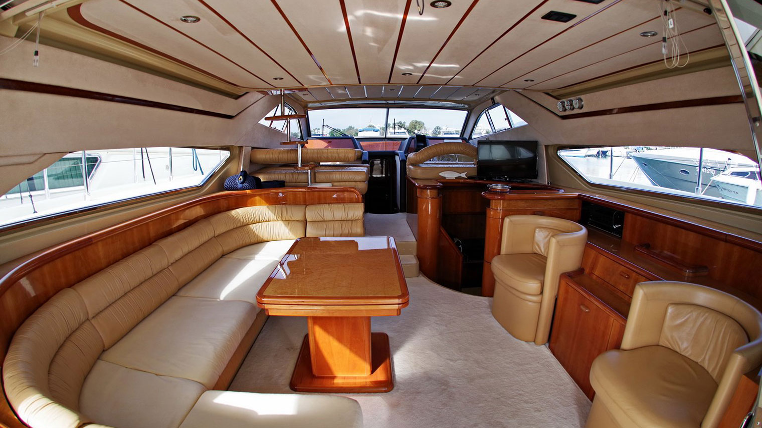 1999 Ferretti 57 Fly Anniversary zu chartern (photo 2)