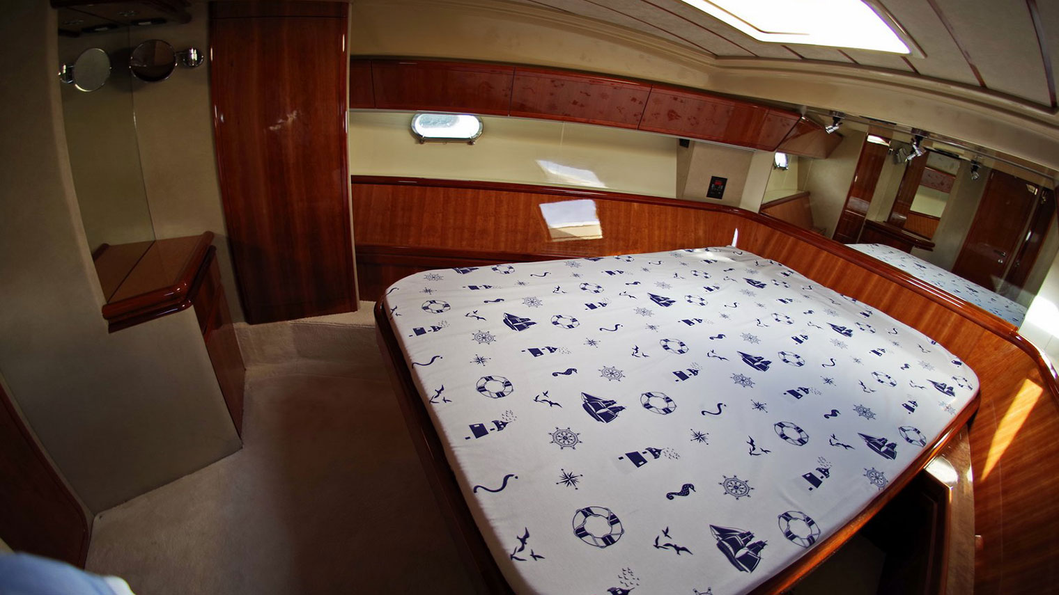 1999 Ferretti 57 Fly Anniversary zu chartern (photo 3)