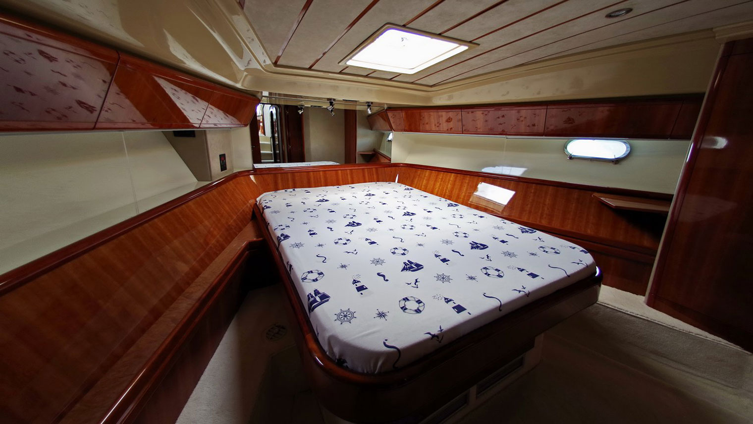 1999 Ferretti 57 Fly Anniversary zu chartern (photo 6)