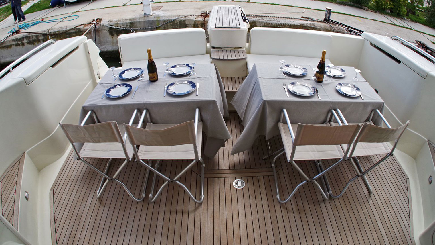 1999 Ferretti 57 Fly Anniversary zu chartern (photo 9)