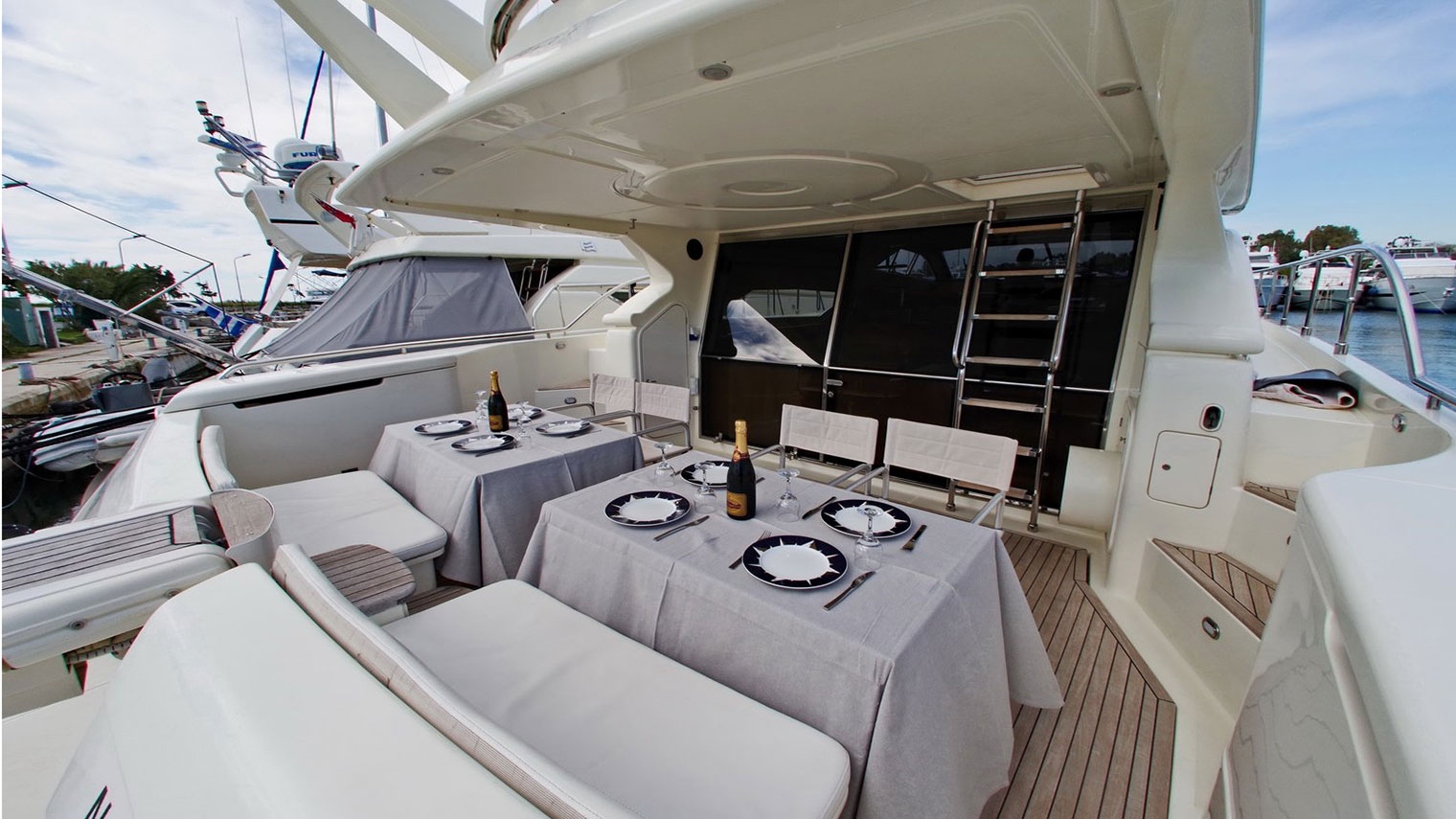 1999 Ferretti 57 Fly Anniversary zu chartern (photo 11)