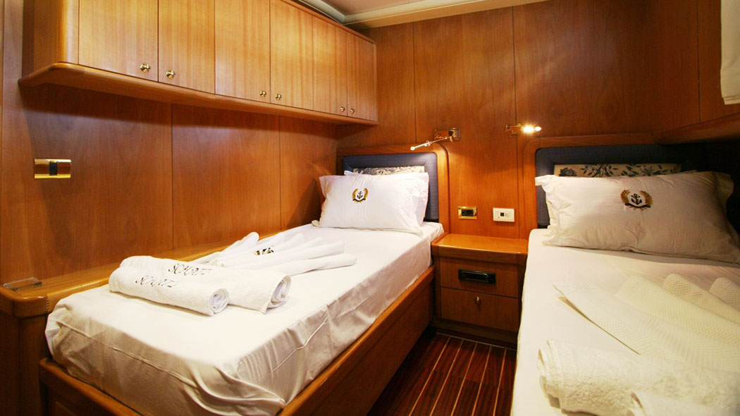 2005 Yener Yachts Mein Schatz zu chartern (photo 4)