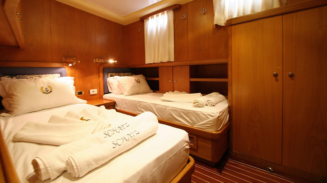 2005 Yener Yachts Mein Schatz zu chartern (photo 5)