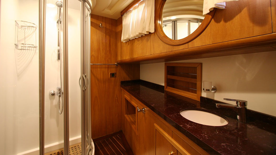 2005 Yener Yachts Mein Schatz zu chartern (photo 7)
