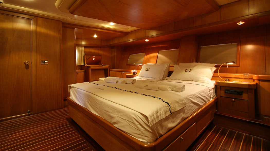 2005 Yener Yachts Mein Schatz zu chartern (photo 10)