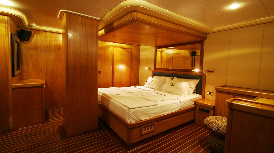 2005 Yener Yachts Mein Schatz zu chartern (photo 11)