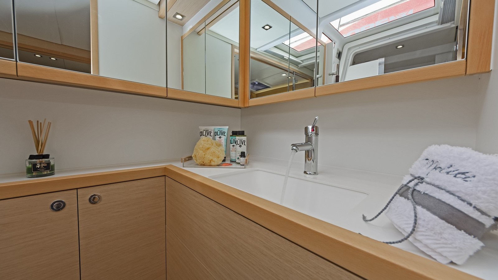 2014 Lagoon 560 te huur (photo 14)