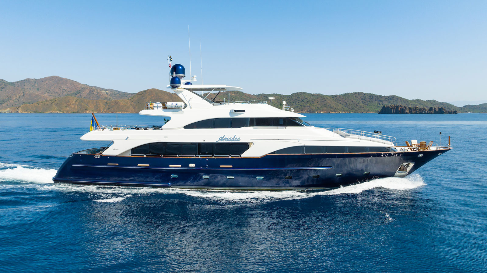 1999 Benetti Amadea te huur (photo 1)