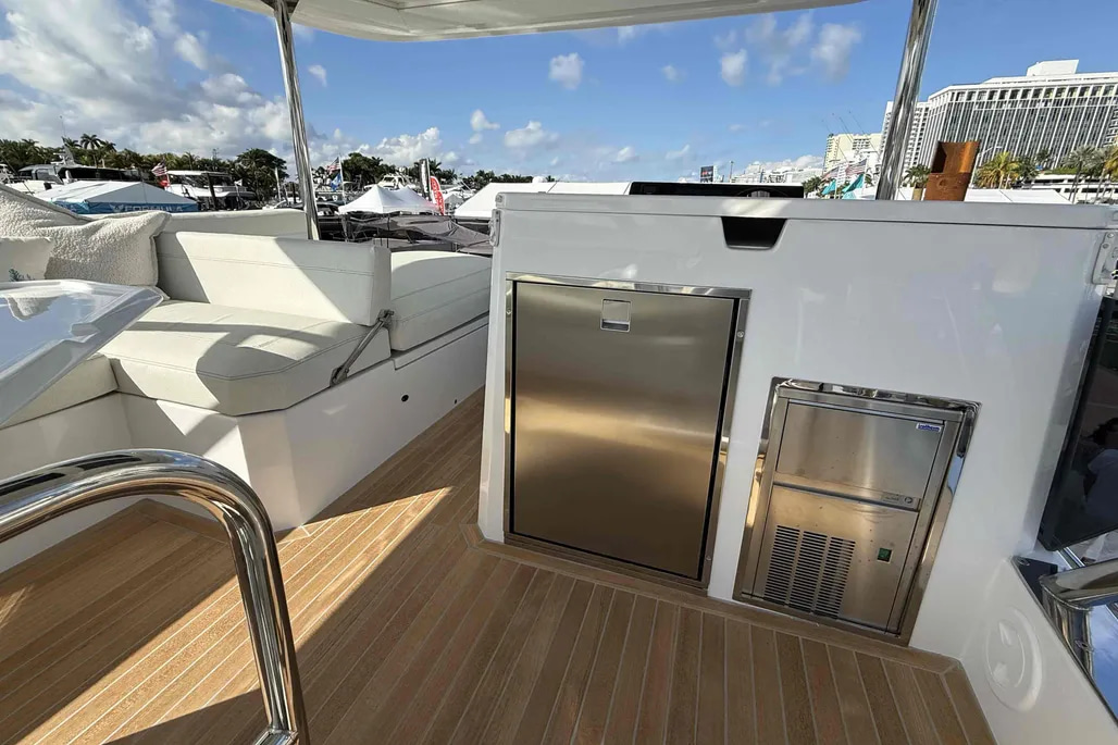 2026 Aventura 38 Motor Yacht for sale (photo 7)