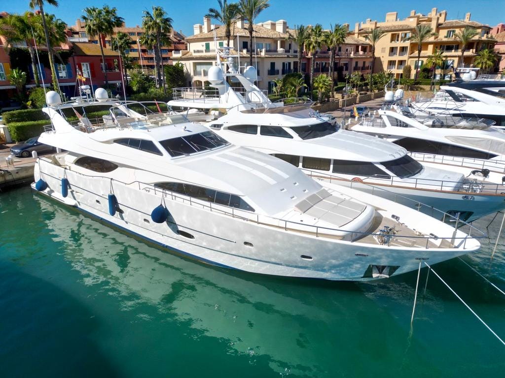 2004 Ferretti Yachts Custom Line 94 à vendre (photo 1)