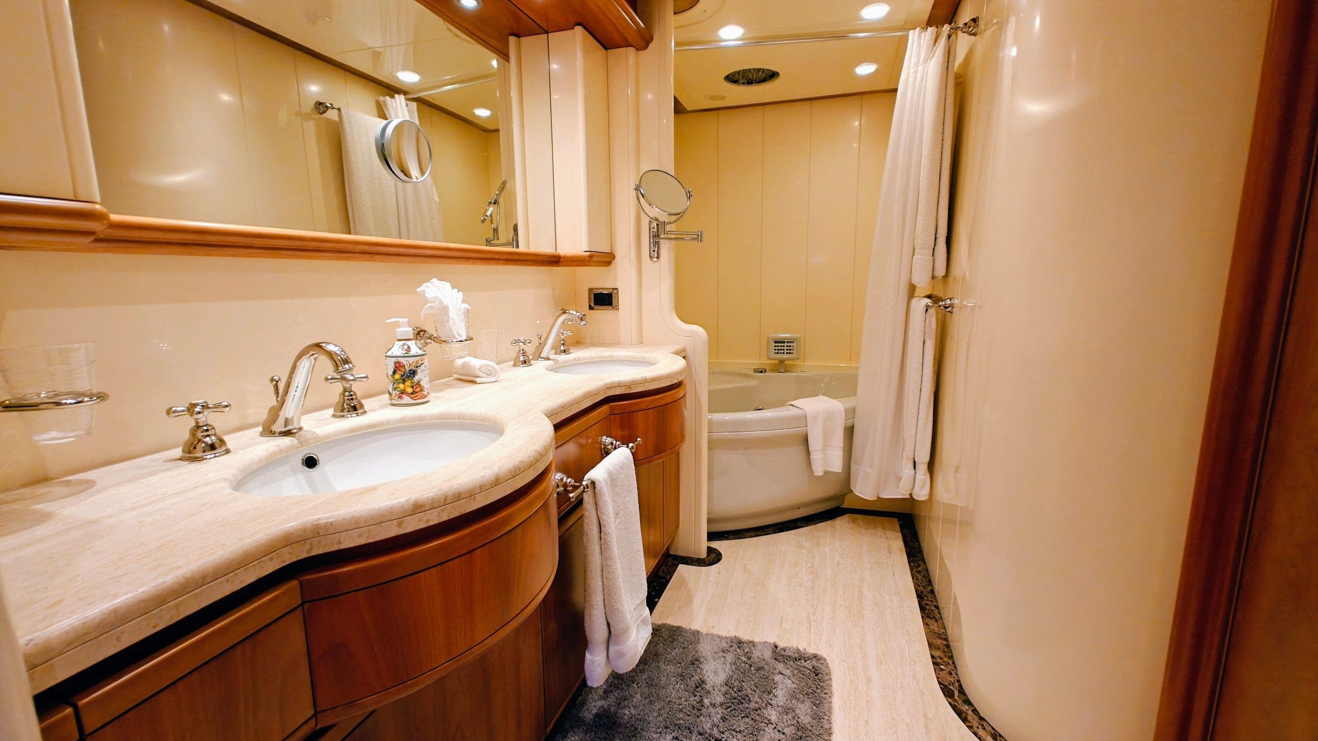 2004 Ferretti Yachts Custom Line 94 à vendre (photo 13)