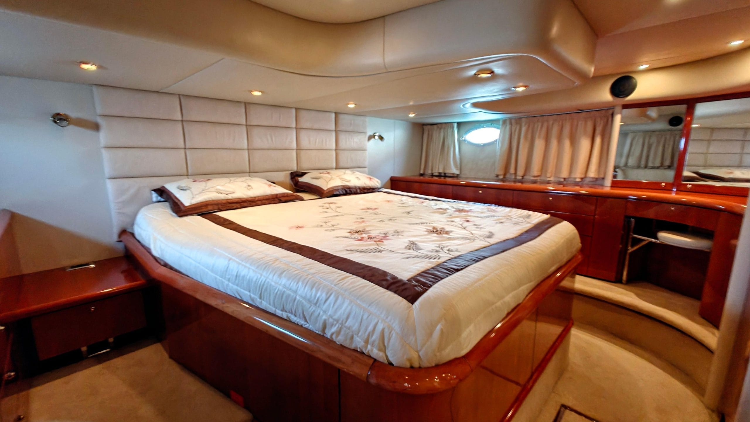 2002 Sunseeker Predator 56 te koop (photo 2)