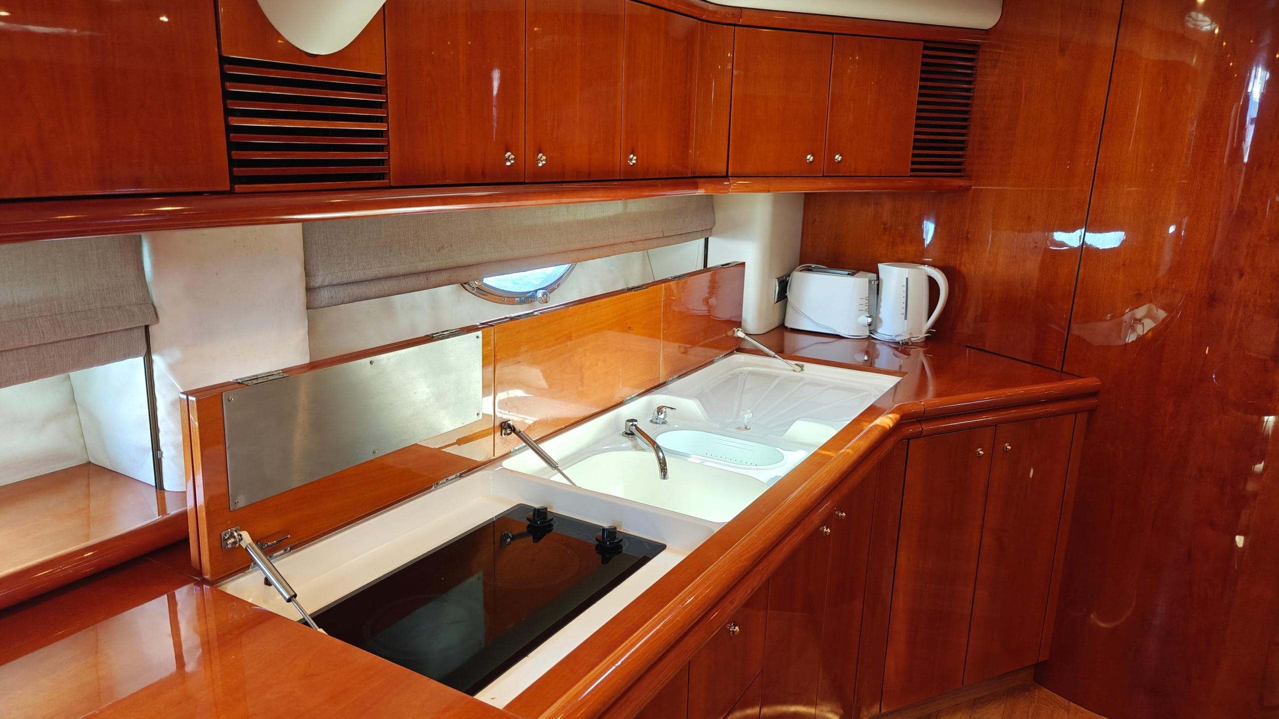 2002 Sunseeker Predator 56 te koop (photo 10)